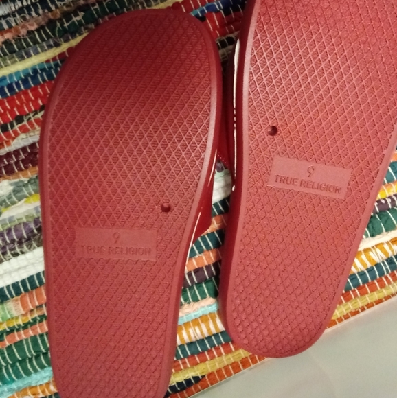 TRUE RELIGION CORE BRACKET SLIDE - Picture 2 of 5